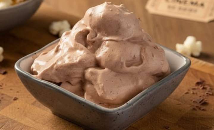 מתכון לגלידת חלבון שוקולד פופקורן