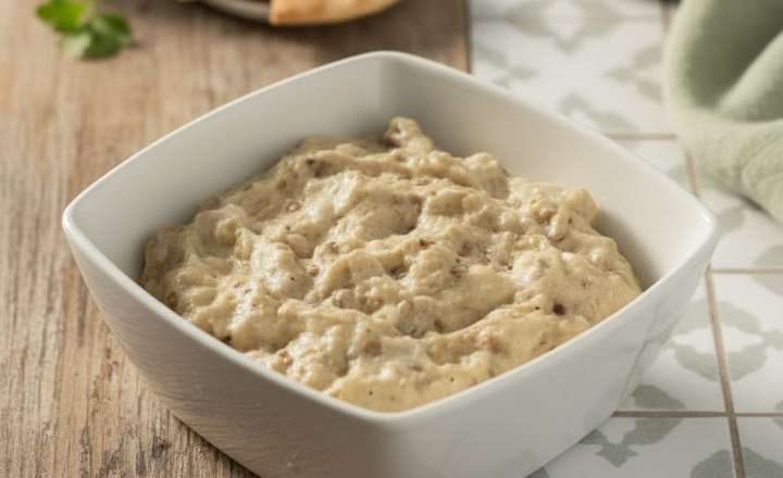 מתכון לסלט חציל קלוי בגבינה לבנה