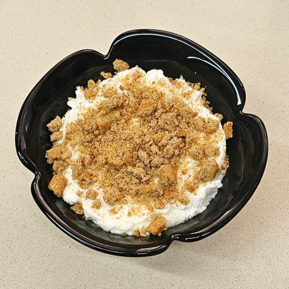 מתכון למעדן עוגת גבינה פירורים עשיר בחלבון