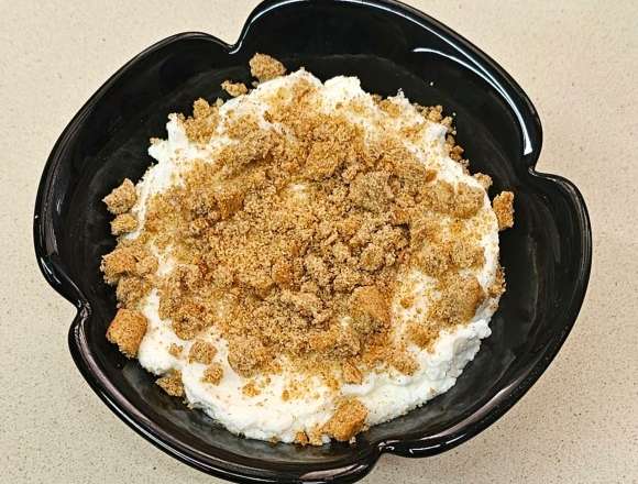 מתכון למעדן עוגת גבינה פירורים עשיר בחלבון