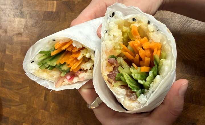 מתכון לרול דפי אורז ספייסי טונה בסגנון שי-שי