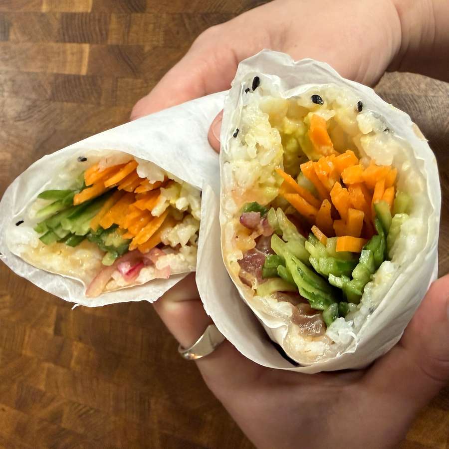 מתכון לרול דפי אורז ספייסי טונה בסגנון שי-שי