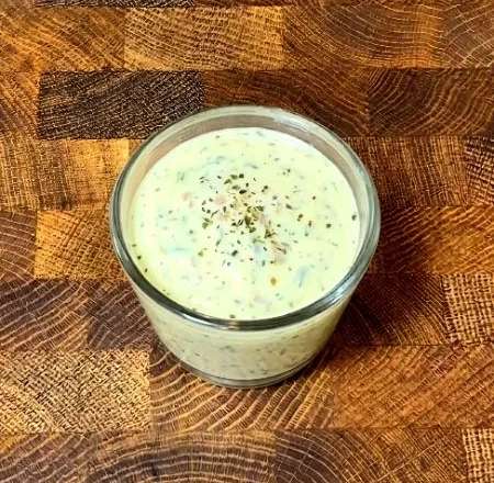 מיונז שום ועשבי תיבול בגרסה לייט