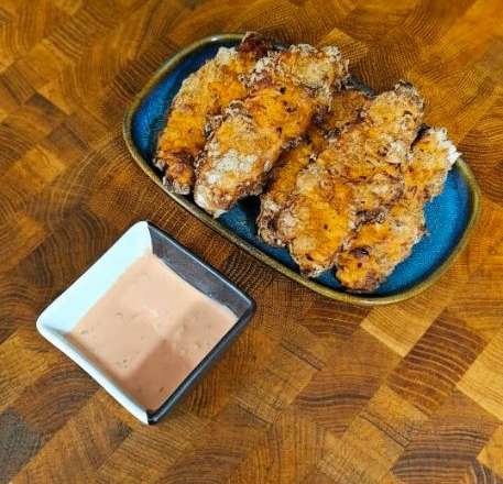 סטריפס עוף בסגנון KFC דלי קלוריות: מתכון לחיטוב במינימום שמן